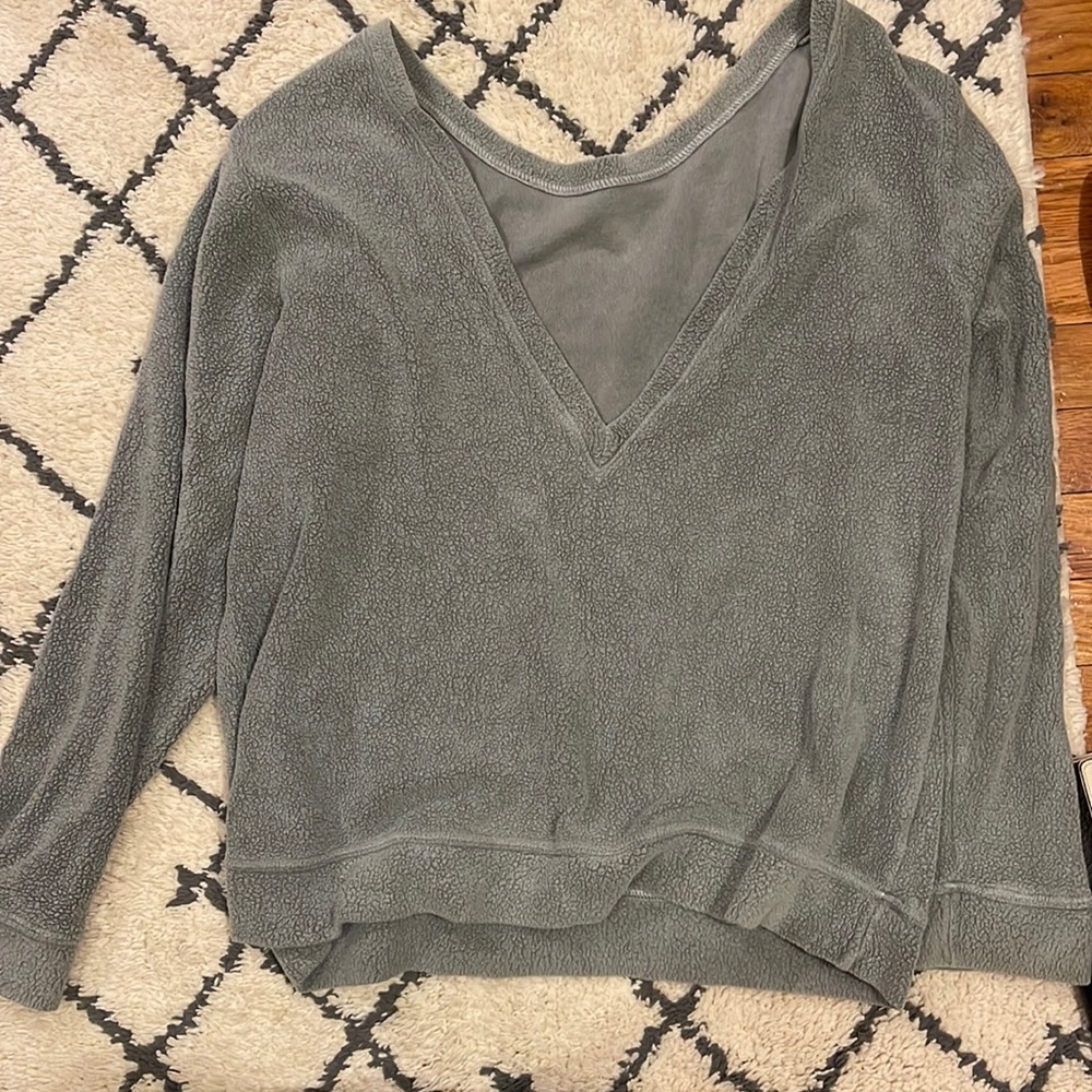 Joah Brown sweatshirt size (M/L) in sage green